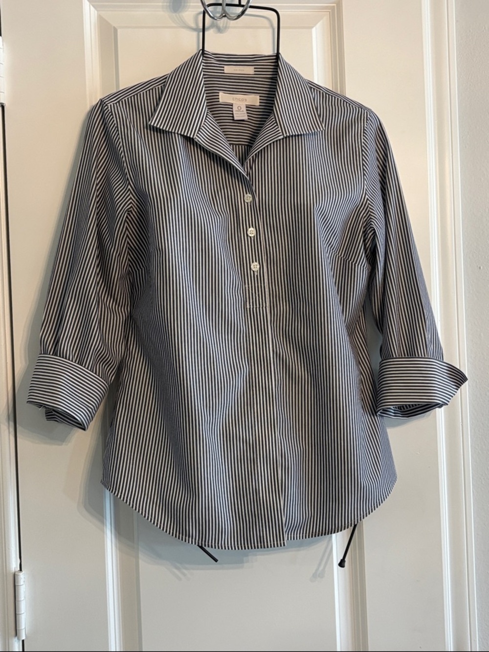Chico's women’s cotton blue pinstripe 3/4 sleeve button up shirt. Size 0